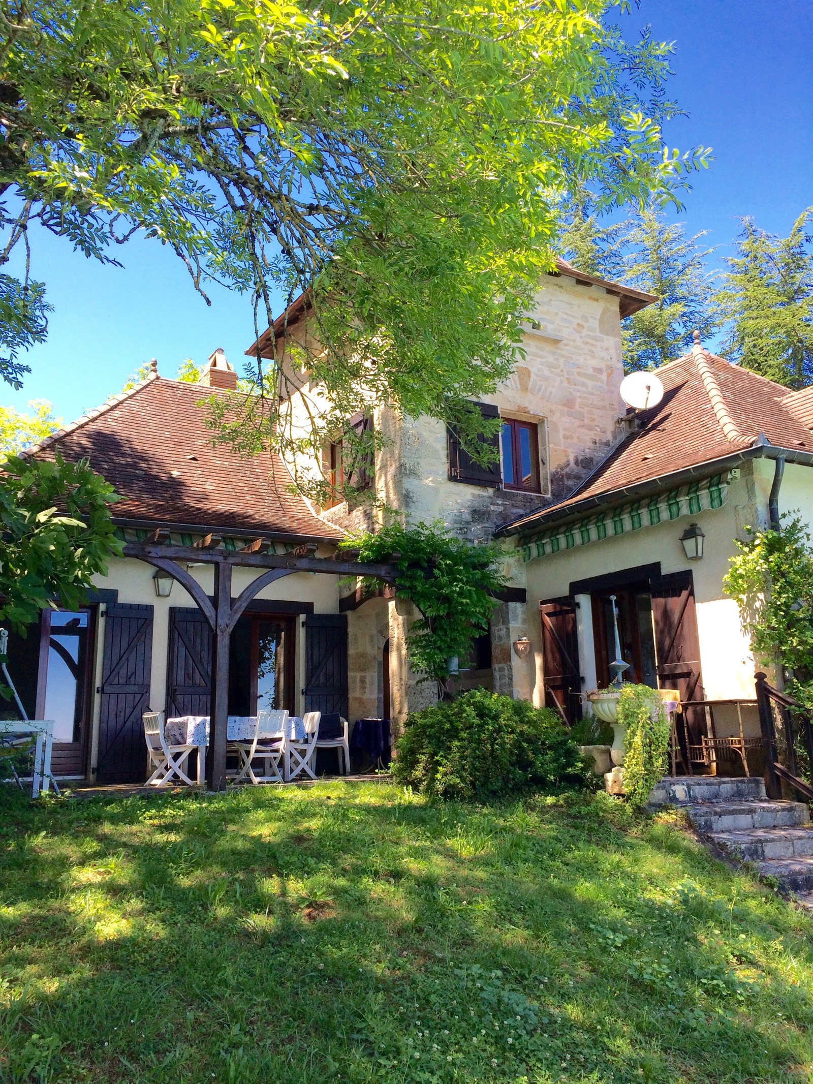 Belle et grande maison avec piscine