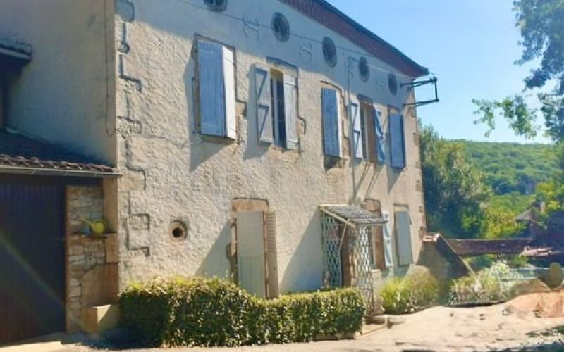 1614 - ANCIEN MONASTÈRE AUX ABORDS DE FIGEAC (LOT) SUR LES HAUTEURS, PROCHE COMMODITÉS ET GRANDS ACCES , SUR 1340 m2
