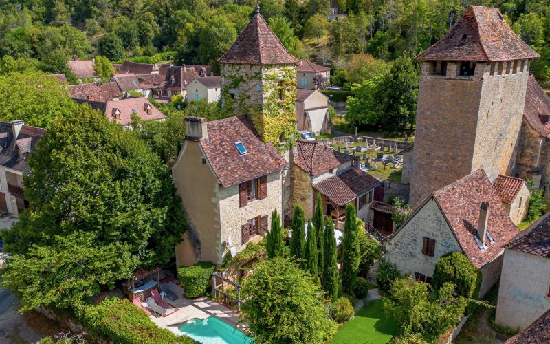 1591 - TOUR DE GUET MEDIEVALE AVEC SA MAISON D'AMIS ET PISCINE, AU COEUR DU PARC NATUREL REGIONAL DU QUERCY