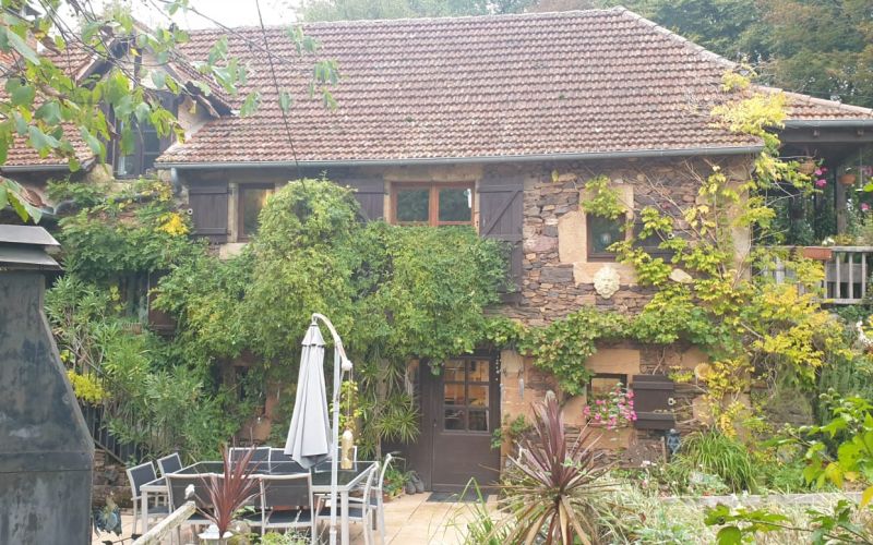1629 - JOLIE MAISON QUERCYNOISE AVEC PISCINE SUR PLUS DE 5 HA,  AU CALME,  AUX ENVIRONS DE FIGEAC