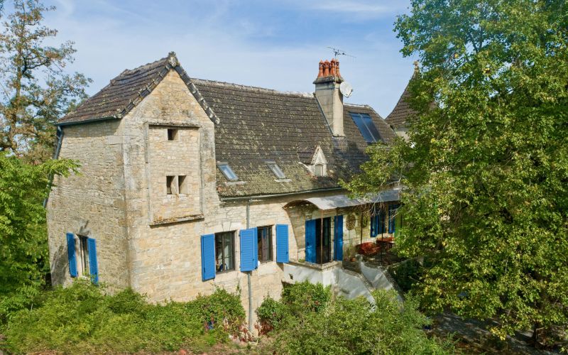 1626 - RAVISSANTE MAISON EN PIERRES AVEC PIGEONNIER TYPIQUE QUERCY, PISCINE, 5 CHAMBRES, À QUELQUES KILOMETRES DE FIGEAC (LOT)