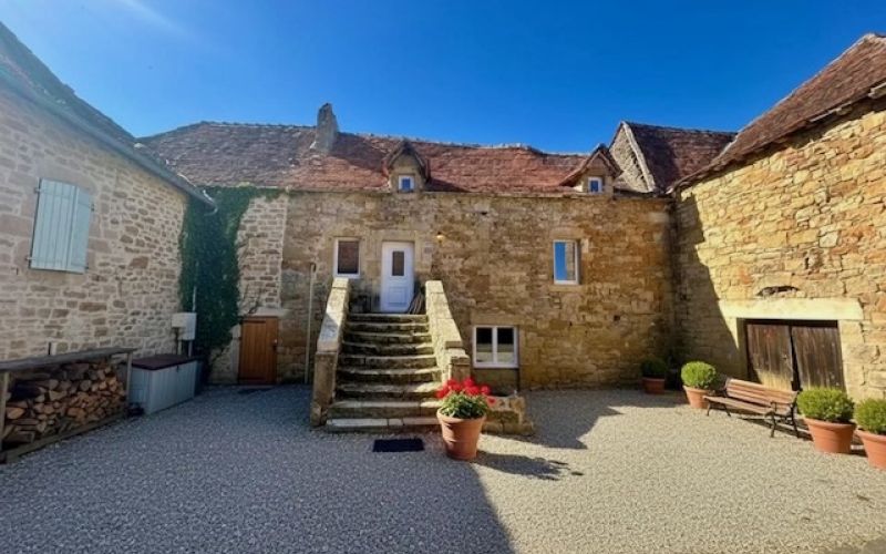 1472 - MAISON QUERCYNOISE DE CHARME,  EN PIERRES , AVEC SA GRANGE, AUX ENVIRONS DE FIGEAC  COTE AVEYRON