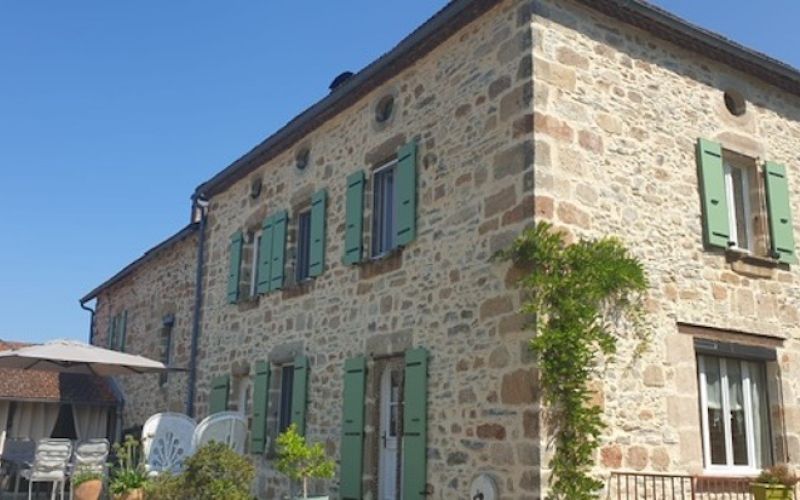 1619 - RAVISSANTE MAISON EN PIERRES, RENOVATION RECENTE , DANS UN VILLAGE PROCHE DE LACAPELLE MARIVAL (LOT) ET FIGEAC