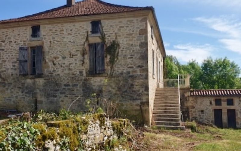 1594 - PETIT HAMEAU QUERCYNOIS DE CHARME A RENOVER SUR 4818 M2 DE TERRAIN, TRES PROCHE DE FIGEAC (LOT)