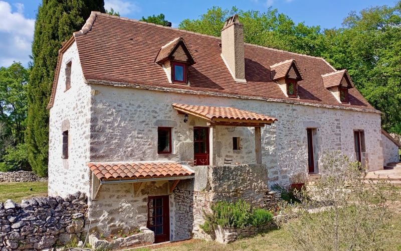 1603 - MAGNIFIQUE DOMAINE DE CARACTÈRE , AU COEUR DU PARC NATUREL REGIONAL DES CAUSSES DU QUERCY, AUX ENVIRONS DE CAJARC (LOT)  SUR 1 HA 38 A, SUR LE CHEMIN DE COMPOSTELLE