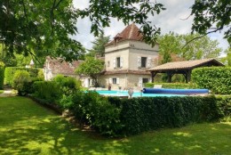 849 - RAVISSANT DOMAINE DE CARACTERE AVEC PISCINE AUX ENVIRONS DE FIGEAC (LOT)