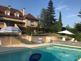 1458 - SUPERBE VILLA CONTEMPORAINE AVEC PISCINE ET POOL HOUSE SUR UN TERRAIN DE 3525 m2 , VUE DOMINANTE,  UNE DEMI HEURE DE FIGEAC,SECTEUR LIVINHAC LE HAUT - DECAZEVILLE (AVEYRON)