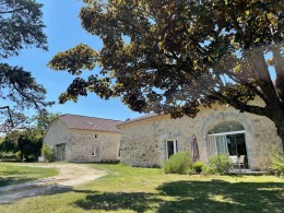 1459 - SECTEUR LOT ET GARONNE - NERAC - MAGNIFIQUE PROPRIÉTÉ POUR GITES AVEC PISCINE, VUE, SUR 6500 m2 