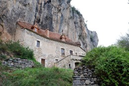 1324 - RAVISSANTE ET RARE  MAISON TROGLODYTE AVEC VUE MAGNIFIQUE , AUX ENVIRONS DE FIGEAC (LOT)