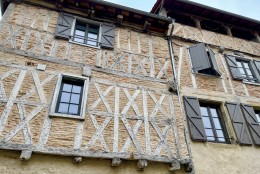 1412 -  BELLE MAISON DE CARACTERE AVEC GRAND SOLEILHO TERRASSE, RENOVATION RECENTE, CENTRE HISTORIQUE DE FIGEAC (LOT)