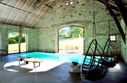 1155 - MAGNIFIQUE GRANGE REHABILITÉE PAR ARCHITECTE, AVEC PISCINE INTERIEURE AUX ENVIRONS DE FIGEAC (LOT)