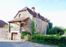 1336 -  MAISON DE VILLAGE DE CHARME AVEC TERRASSE,  AUX ENVIRONS DE FIGEAC (LOT)