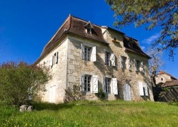 1180 - ELEGANTE MAISON DE MAITRE, DE VILLAGE,  DANS UN ENVIRONNEMENT MAGNIFIQUE , AUX ENVIRONS DE FIGEAC (LOT)