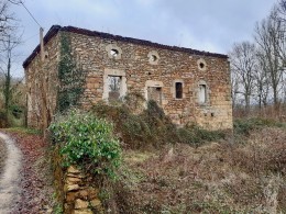 1366 -  ENSEMBLE IMMOBILIER A RESTAURER , SUR 1 HA 9, TRES PROCHE DE FIGEAC (LOT)