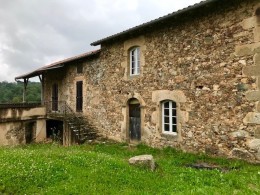 1316 - JOLI CORPS DE FERME, TYPIQUE EN PIERRES,  A FINIR DE RENOVER , SUR GRAND TERRAIN AVEC VUE, ENVIRONS DE FIGEAC (LOT)