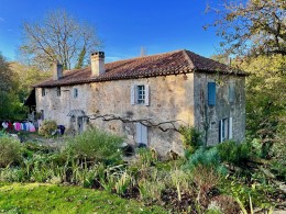 1348 - ANCIEN CORPS DE FERME DE CHARME, EN PIERRES, PROCHE DE FIGEAC (LOT) SUR 3205 m2