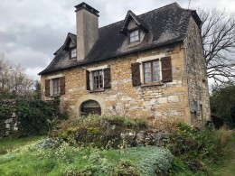 1283 - JOLIE PETITE BATISSE DE CHARME,  A RENOVER , TRES PROCHE DE FIGEAC (LOT), SUR 1662 M2 DE TERRAIN