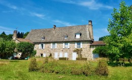 1515 - SUPERBE MAISON DE MAITRE EN PIERRES DE TAILLE, DE 1820, AVEC DEPENDANCE, TERRAIN DE PLUS D'UN HA, AUX ENVIRONS DE FIGEAC 