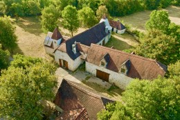 1612 - DOMAINE DE CARACTÈRE DANS UN TRES BEL ENVIRONNEMENT , AVEC GITE, DÉPENDANCES, TOUR, PUITS, SUR 5300 M2 , AUX ENVIRONS DE FIGEAC (LOT) 1612 - DOMAINE DE CARACTÈRE DANS UN TRES BEL ENVIRONNEMENT , AVEC GITE, DÉPENDANCES, TOUR, PUITS, SUR 5300 M2 , AUX ENVIRONS DE FIGEAC (LOT)