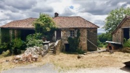 1613 - CHARMANT ENSEMBLE QUERCYNOIS DE CARACTERE A RÉNOVER AVEC VUE MAGNIFIQUE , SUR 1877 m2, AU CALME À 8 KMS DE FIGEAC (LOT) 1613 - CHARMANT ENSEMBLE QUERCYNOIS DE CARACTERE A RÉNOVER AVEC VUE MAGNIFIQUE , SUR 1877 m2, AU CALME À 8 KMS DE FIGEAC (LOT)