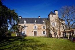 1288 - MAGNIFIQUE MANOIR XVIIe , PISCINE, ET BELLES DEPENDANCES AUX ENVIRONS DE FIGEAC (LOT)