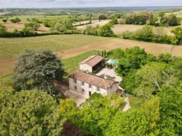 1457 - SECTEUR GERS (CONDOM) MAISON DE CARACTERE RENOVEE ET SA MAISON D'AMIS POUR GITES, SUR 1 HA 31 A 07 CA