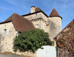 1419 -  SUPERBE CHATEAU MEDIEVAL DOMINANT LA VALLEE DU LOT, AUX ENVIRONS DE FIGEAC ET CAJARC (LOT)