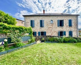 1508 -BELLE MAISON EN PIERRES , ENTIEREMENT RESTAURÉE, AVEC GARAGES ET JARDIN DANS FIGEAC, CENTRE HISTORIQUE (LOT ) 1508 -BELLE MAISON EN PIERRES , ENTIEREMENT RESTAURÉE, AVEC GARAGES ET JARDIN DANS FIGEAC, CENTRE HISTORIQUE (LOT )