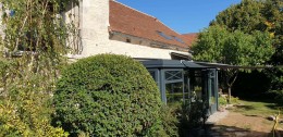 1623 -  MAGNIFIQUE PROPRIÉTÉ AUX PRESTATIONS DE QUALITÉ, DANS UN ENVIRONNEMENT CALME ET PRÉSERVÉ, AVEC BEL ESPACE PISCINE, À SEULEMENT 9 MINUTES DE LIVERNON ET 29 MINUTES DE FIGEAC.