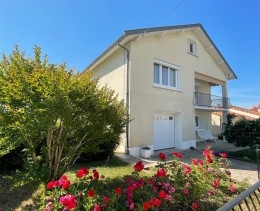 1383  - AGREABLE VILLA AVEC VUE, JARDIN ET GARAGE, SUR LES HAUTEURS DE CAPDENAC GARE , PROCHE FIGEAC  