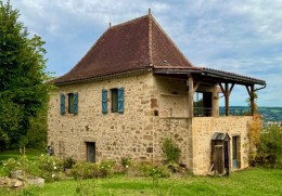 1571 - BELLE MAISON QUERCYNOISE ANCIENNE RESTAURÉE, AVEC VUE PANORAMIQUE, ET SES DÉPENDANCES , PARC DE DEUX HECTARES, SUR LES HAUTEURS DE FIGEAC (LOT)