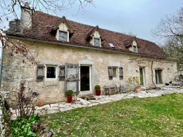 1367 - RAVISSANTE LONGERE QUERCYNOISE , SUR LE CAUSSE, AUX ENVIRONS DE FIGEAC (LOT)