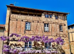 1615 - MAGNIFIQUE MAISON DE CARACTÈRE A COLOMBAGES AVEC SOLEILHO TERRASSE ET BEAUX ÉLÉMENTS ARCHITECTURAUX, A FIGEAC (LOT), CHARME FOU DE L'ANCIEN ET CONFORT MODERNE, CLIMATISATION. 1615 - MAGNIFIQUE MAISON DE CARACTÈRE A COLOMBAGES AVEC SOLEILHO TERRASSE ET BEAUX ÉLÉMENTS ARCHITECTURAUX, A FIGEAC (LOT), CHARME FOU DE L'ANCIEN ET CONFORT MODERNE, CLIMATISATION.