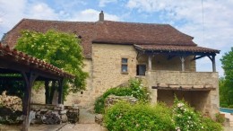 1549 - MAGNIFIQUE MAISON DE CARACTÈRE QUERCYNOISE TYPIQUE AVEC BELLE VUE SUR LA VALLÉE,  GRANDE PISCINE , PARC ARBORÉ, SECTEUR SUPERBE PROCHE DE FIGEAC (LOT)