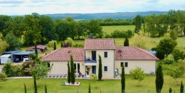 1616 - BELLE VILLA CONTEMPORAINE PLAIN-PIED DE 2012 , A MOINS DE 10 MN DE FIGEAC (LOT) SUR  9293 M2, EXCELLENT DPE