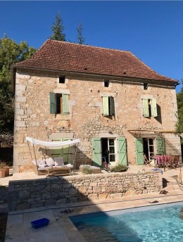 1543 - ELEGANTE MAISON DE MAITRE EN PIERRE, CHARME ET AUTHENTICITÉ, AVEC SA PISCINE ET SA BELLE GRANGE, SUR 3750 M2 DE TERRAIN AVEC VUE, VALLÉE DU CELE , PROCHE FIGEAC (LOT)