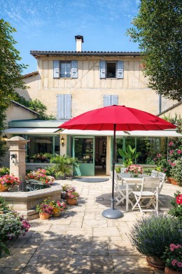 1551 -  PROPRIETE DE CARACTERE AVEC MAISON A COLOMBAGES RÉNOVÉE,  ASCENSEUR, GRAND PATIO  ET GRANGE, AU COEUR DU CENTRE HISTORIQUE  DE FIGEAC (LOT)