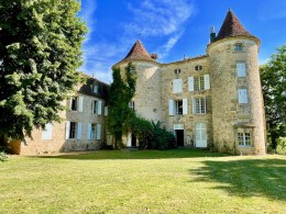 1392 -  DOMAINE EXCEPTIONNEL DE 27 HECTARES,  AVEC SON SUPERBE CHATEAU DU XVIe SIECLE , SES DEPENDANCES XIXe, ETANG, PISCINE, AUX ENVIRONS DE FIGEAC (LOT)