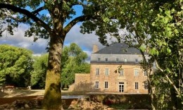 1530 -  SUPERBE MANOIR XVIIIe , RENOVATION ELEGANTE, AVEC DEPENDANCE,  PISCINE, TENNIS, SUR PLUS DE 4 HA, AU SUD DE FIGEAC (AVEYRON)