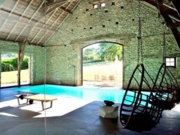 1474 - MAGNIFIQUE GRANGE REHABILITÉE PAR ARCHITECTE, AVEC INCROYABLE PISCINE INTERIEURE AUX ENVIRONS DE FIGEAC (LOT)