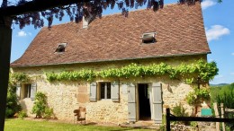 1600 - RAVISSANTE MAISON TYPIQUE LOTOISE RÉNOVÉE, AVEC SA DÉPENDANCE , SUR 1242 m2 DE TERRAIN, A MOINS DE 5 MINUTES DE FIGEAC (LOT) 1600 - RAVISSANTE MAISON TYPIQUE LOTOISE RÉNOVÉE, AVEC SA DÉPENDANCE , SUR 1242 m2 DE TERRAIN, A MOINS DE 5 MINUTES DE FIGEAC (LOT)