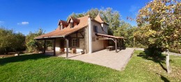 1409 - PROPRIETE DE CHARME AVEC VUE SUPERBE, PISCINE ET TENNIS, AUX ENVIRONS DE CAJARC (LOT)