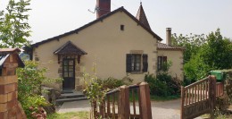 1451 - MAISON QUERCYNOISE AVEC PIGEONNIER, PUITS ET DEPENDANCES, SUR 2446 m2 DE TERRAIN, AUX ENV DE FIGEAC (LOT)