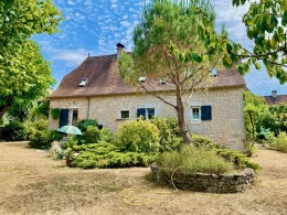 1557 -  BELLE PROPRIETE EN PIERRES, AVEC DEPENDANCE ET PISCINE, AUX ENVIRONS DE FIGEAC (LOT) SUR 2000 m2