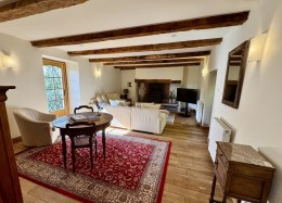 1604 - BELLE LONGERE DE CARACTERE , RENOVATION DE QUALITÉ, VUE DOMINANTE, SUR 4384 m2, AVEC PUITS ET FOUR A PAIN, A FIGEAC (LOT) 1604 - BELLE LONGERE DE CARACTERE , RENOVATION DE QUALITÉ, VUE DOMINANTE, SUR 4384 m2, AVEC PUITS ET FOUR A PAIN, A FIGEAC (LOT)