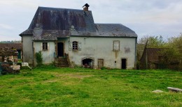1548 - PETIT  CORPS DE FERME, MAISON AVEC GRANGE ET PUITS, A RENOVER, AUX ENVIRONS DE FIGEAC (LOT)