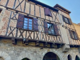 1561 - PROPRIETE DE CHARME,  A COLOMBAGES, BEAU PATRIMOINE TYPIQUE DE LA VILLE,  AVEC GITE, CENTRE HISTORIQUE DE FIGEAC (LOT)