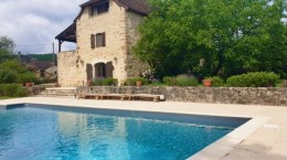 1549 - MAGNIFIQUE MAISON DE CARACTÈRE QUERCYNOISE TYPIQUE AVEC BELLE VUE SUR LA VALLÉE,  GRANDE PISCINE , PARC ARBORÉ, SECTEUR SUPERBE PROCHE DE FIGEAC (LOT)