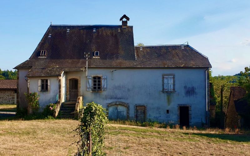 1548 - PETIT  CORPS DE FERME, MAISON AVEC GRANGE ET PUITS, A RENOVER, AUX ENVIRONS DE FIGEAC (LOT)