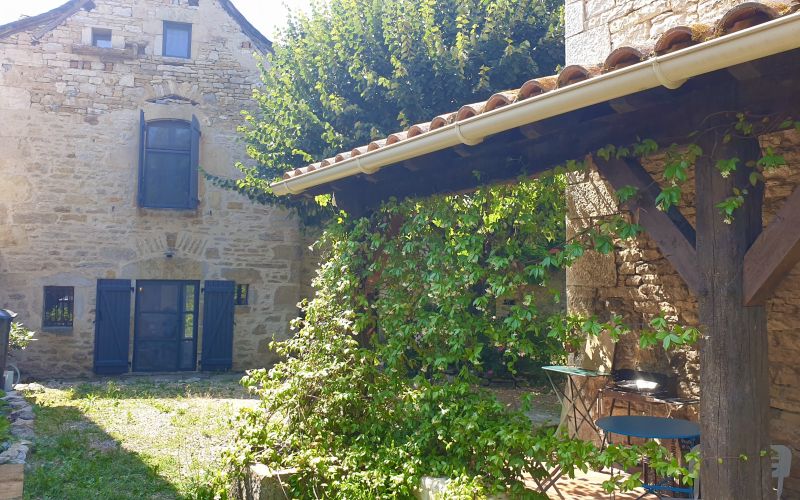 1555 - MAGNIFIQUE MAISON DE CHARME ET SON GITE INDÉPENDANT , AVEC PISCINE DANS UN  PARC ARBORÉ AUX ENVIRONS DE FIGEAC (LOT) COTÉ AVEYRON